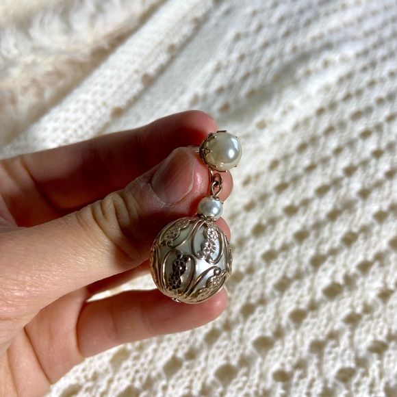 3 for $30 vintage double pearl earring ear clips with gold detailing - Picture 7 of 7